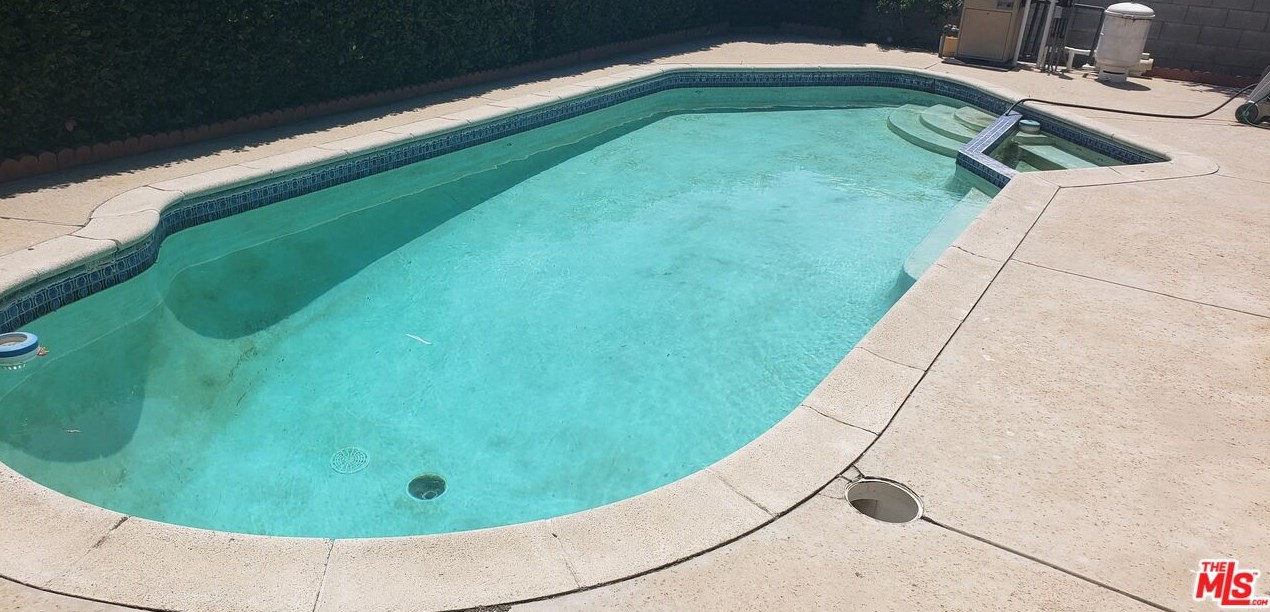 11556 Valerio St, North Hollywood, CA 91605-3931