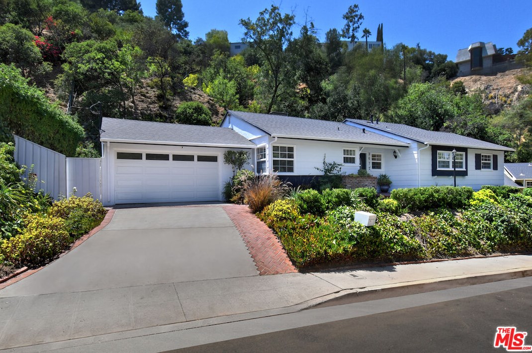 3671 Meadville Dr, Van Nuys, CA 91403