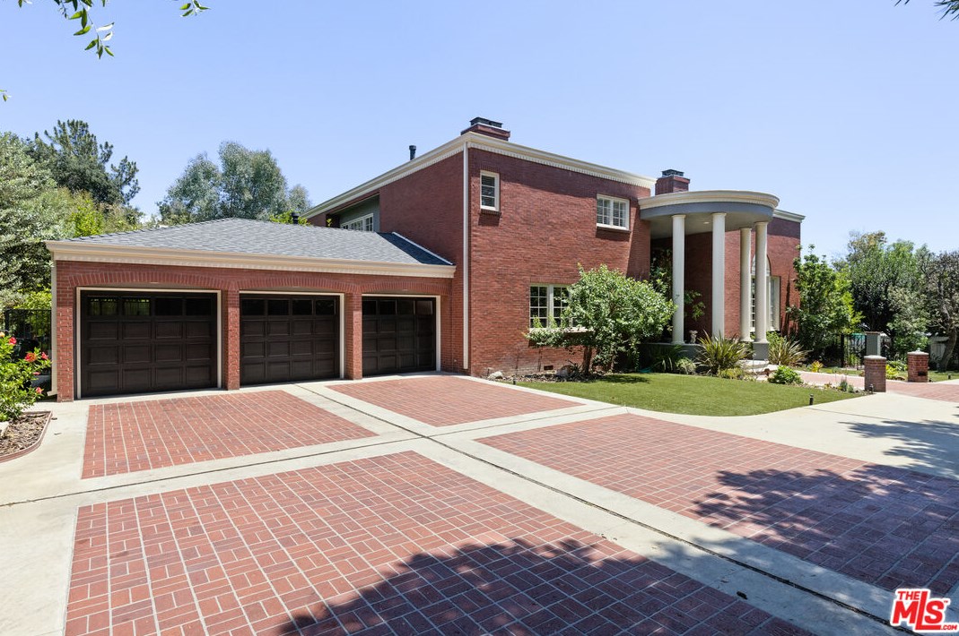 909 Coral Way, La Canada, CA 91011