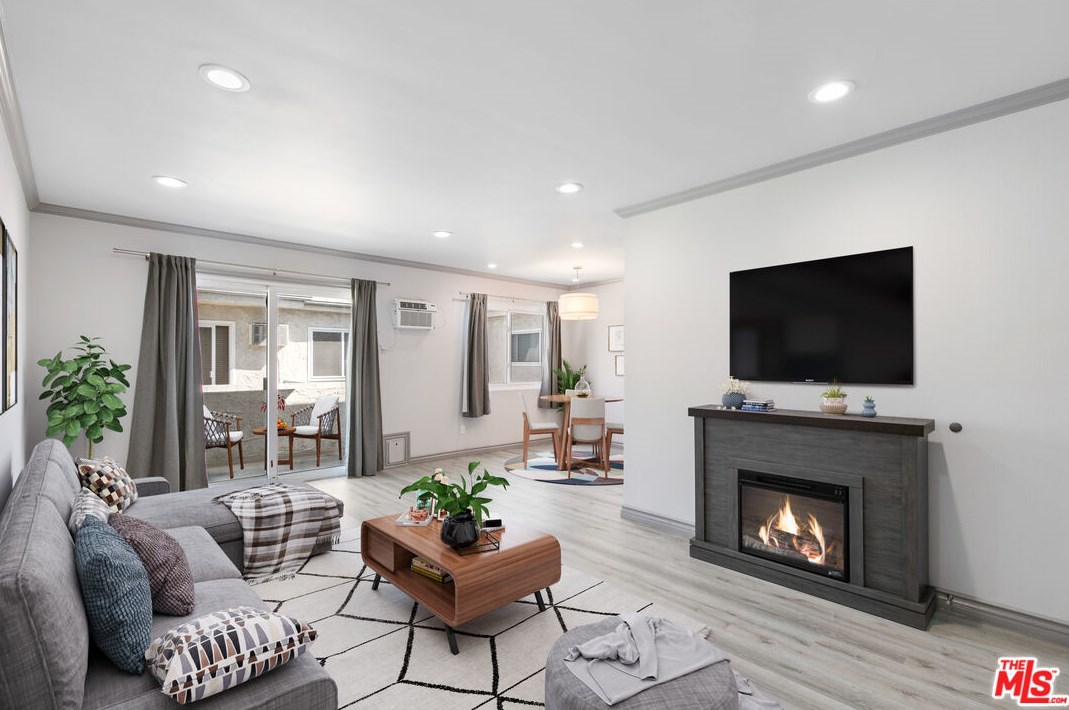 1712 Colby Ave, Los Angeles, CA 90025-4111