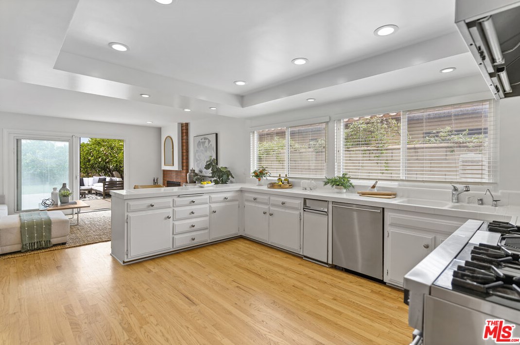 12721 Sanford St, Los Angeles CA  90066-6954 exterior