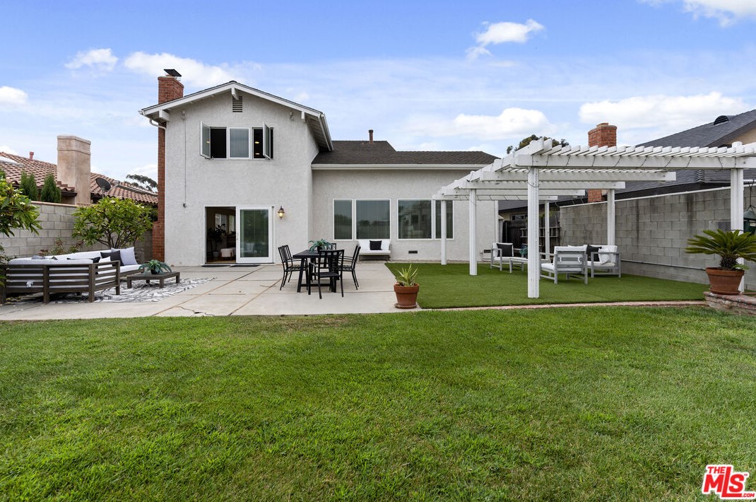12721 Sanford St, Los Angeles CA  90066-6954 exterior
