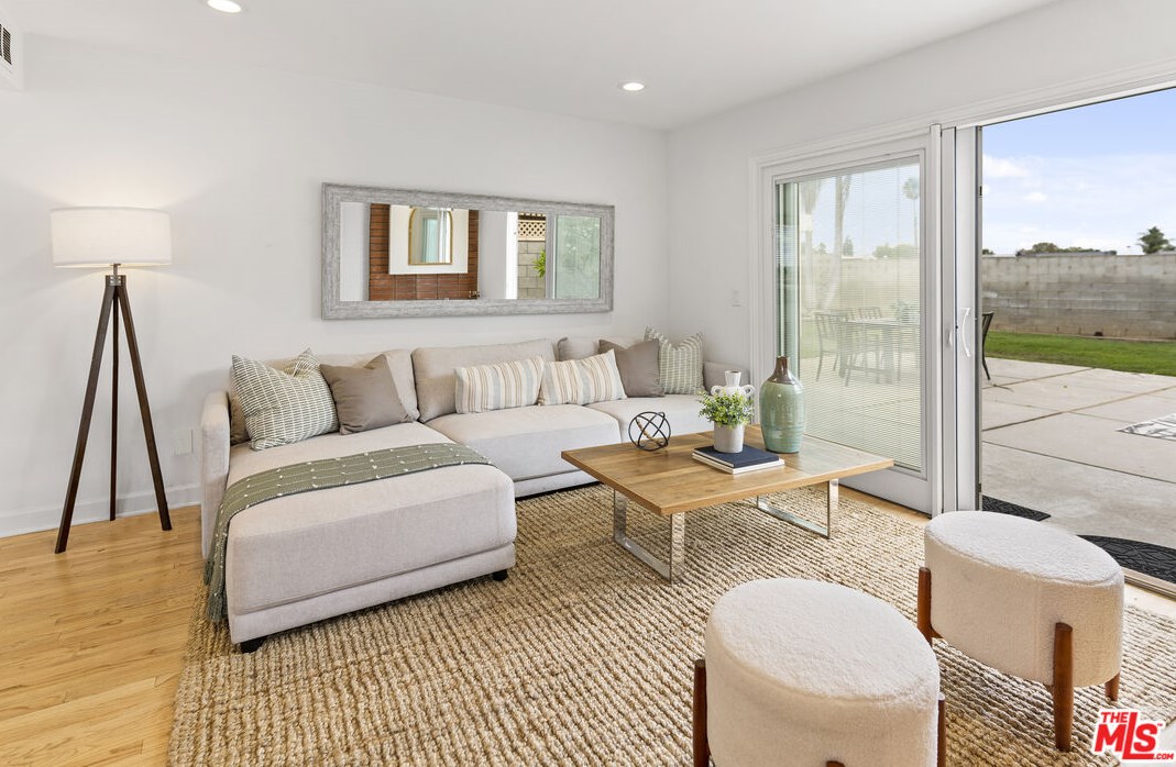 12721 Sanford St, Los Angeles CA  90066-6954 exterior