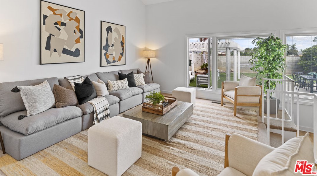 12721 Sanford St, Los Angeles, CA 90066-6938