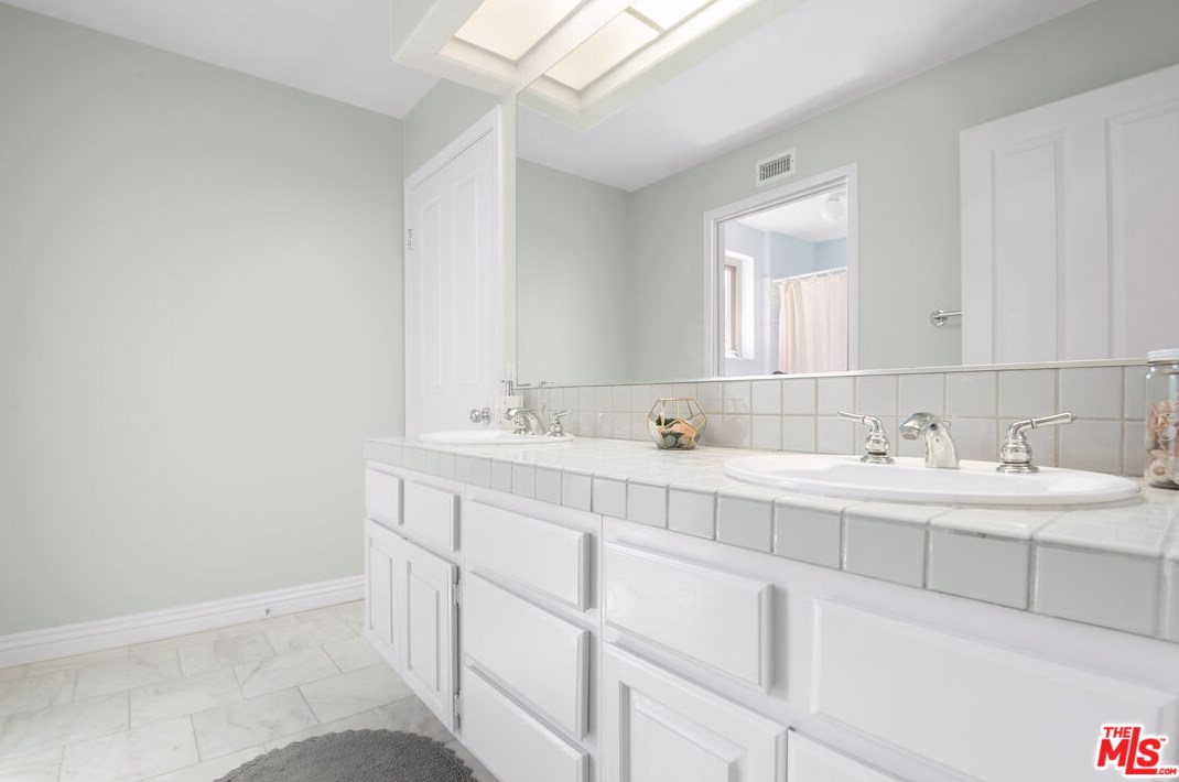 756 Cedar Point Pl, Thousand Oaks CA  91362-5422 exterior