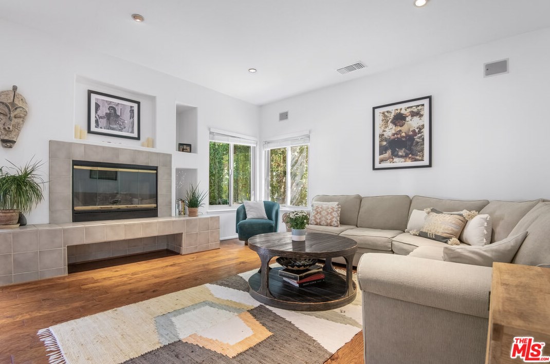 756 Cedar Point Pl, Thousand Oaks CA  91362-5422 exterior