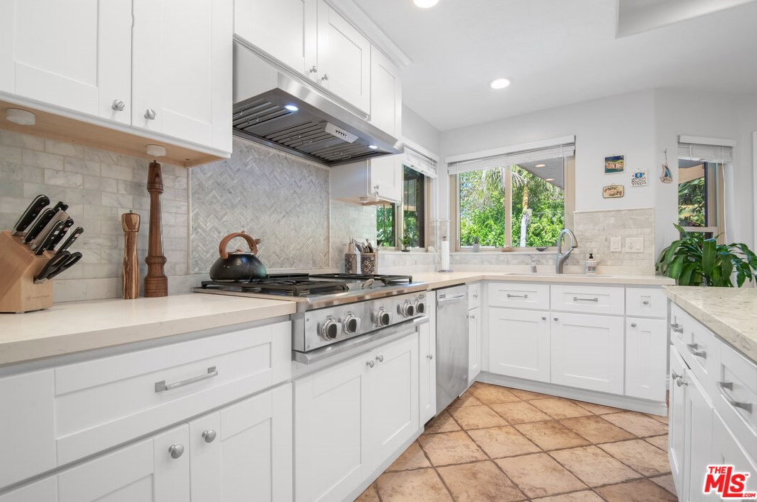 756 Cedar Point Pl, Thousand Oaks CA  91362-5422 exterior