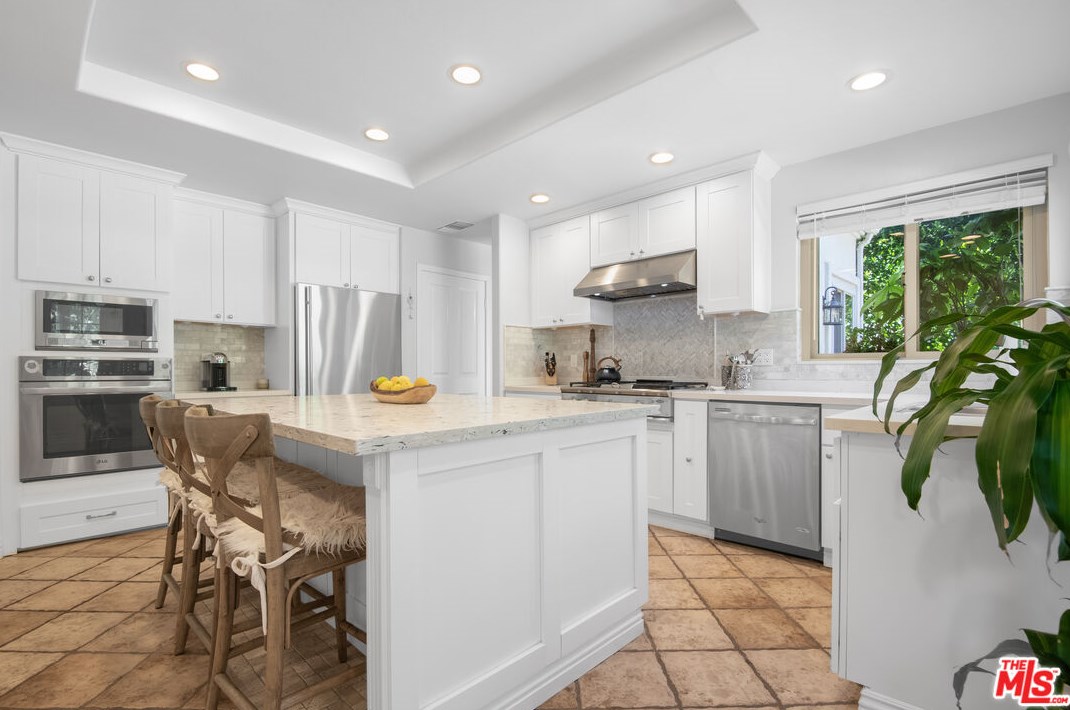 756 Cedar Point Pl, Thousand Oaks CA  91362-5422 exterior