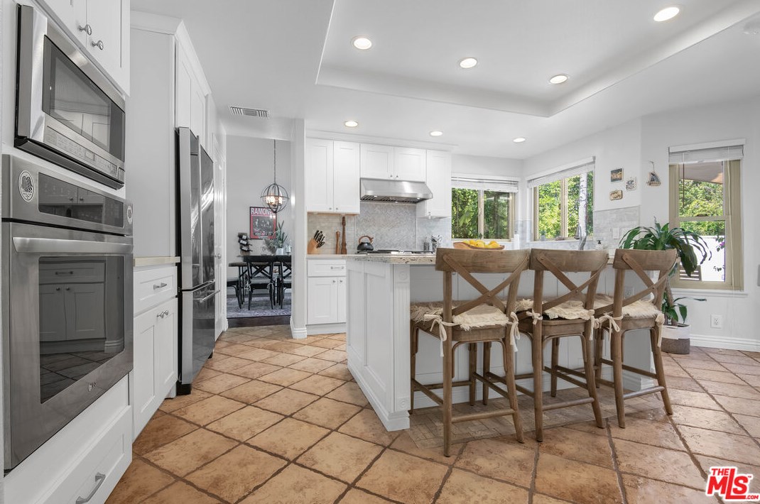 756 Cedar Point Pl, Thousand Oaks CA  91362-5422 exterior