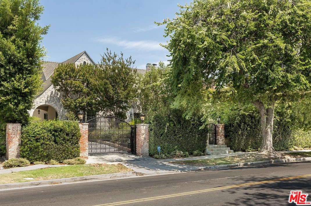 634 Rimpau Blvd, Los Angeles, CA 90005-3841