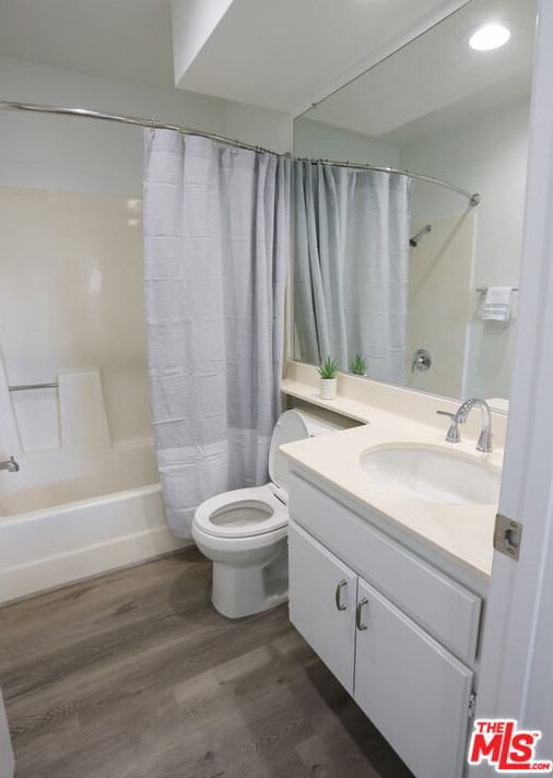 816 Cyn Wash Dr, Pasadena CA  91107-2062 exterior