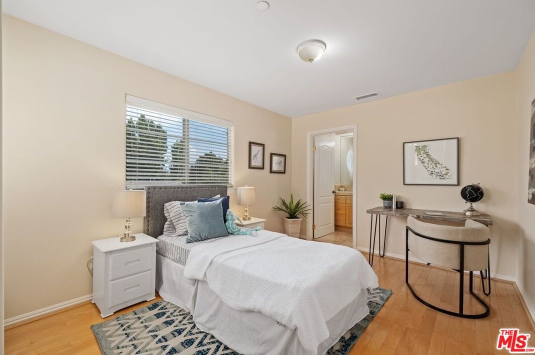 3794 Lenawee Ave, Los Angeles CA  90016-6201 exterior