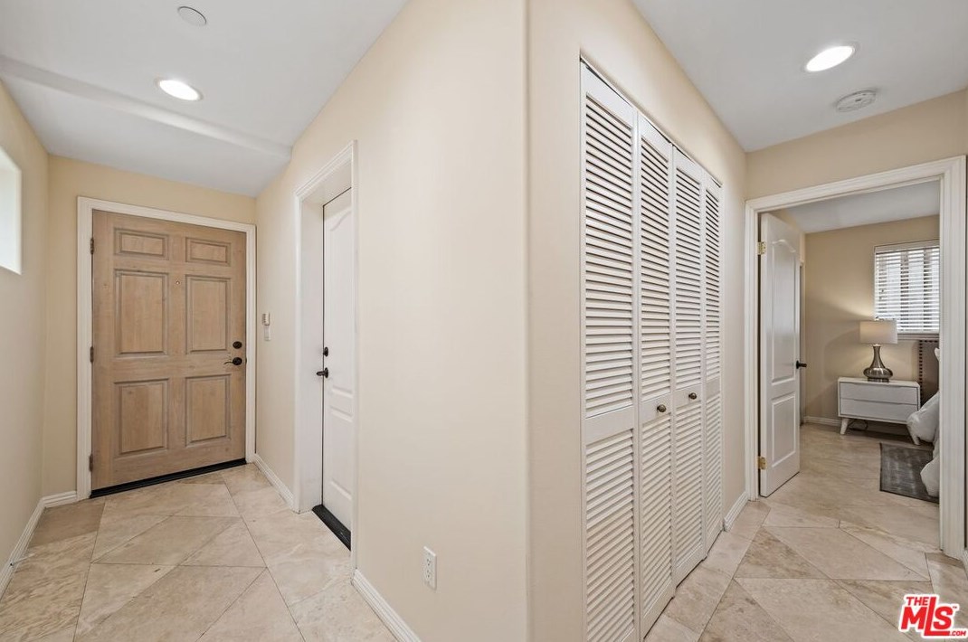 3794 Lenawee Ave, Los Angeles CA  90016-6201 exterior