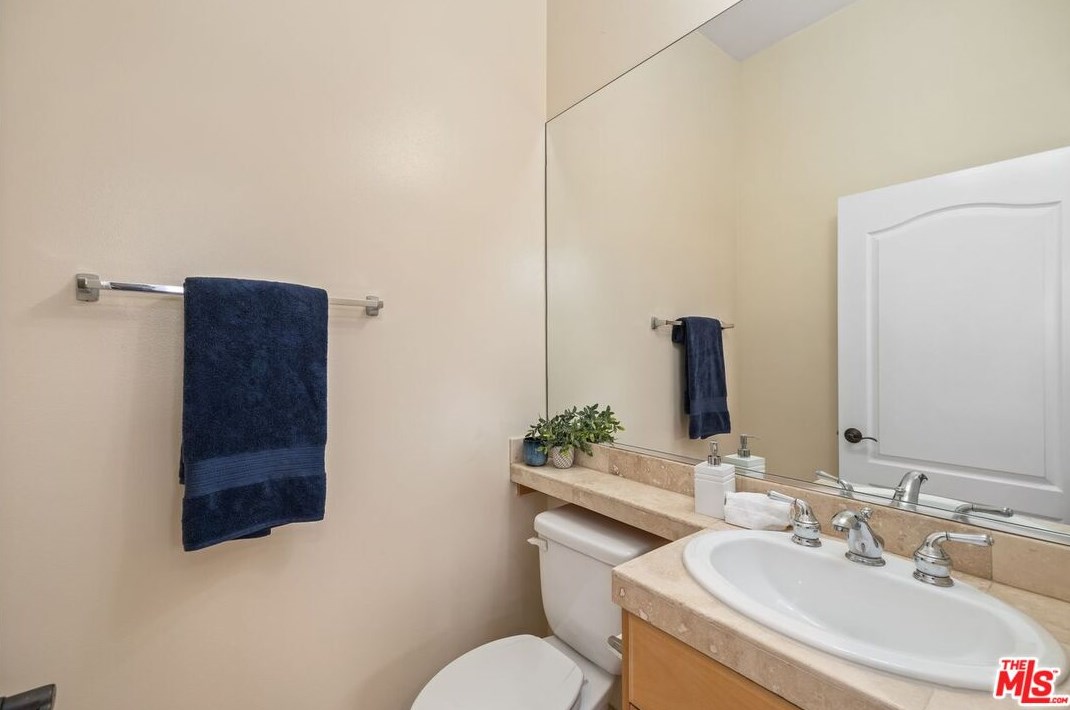 3794 Lenawee Ave, Los Angeles CA  90016-6201 exterior