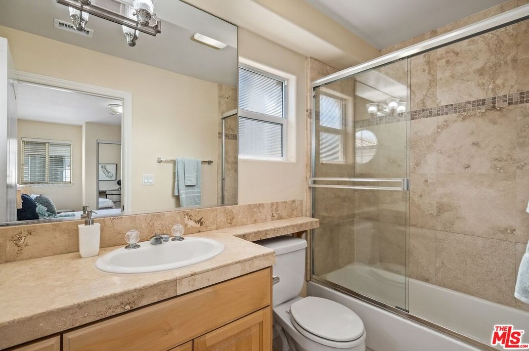 3794 Lenawee Ave, Los Angeles CA  90016-6201 exterior