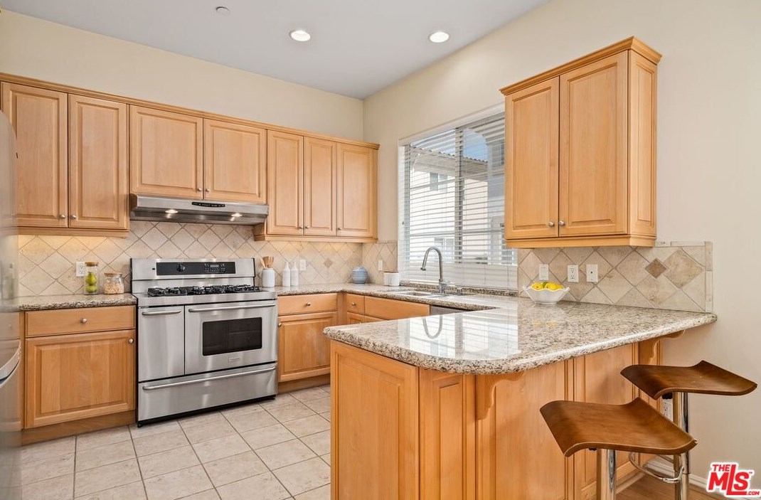 3794 Lenawee Ave, Los Angeles CA  90016-6201 exterior