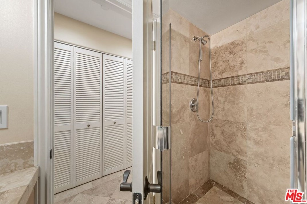 3794 Lenawee Ave, Los Angeles CA  90016-6201 exterior