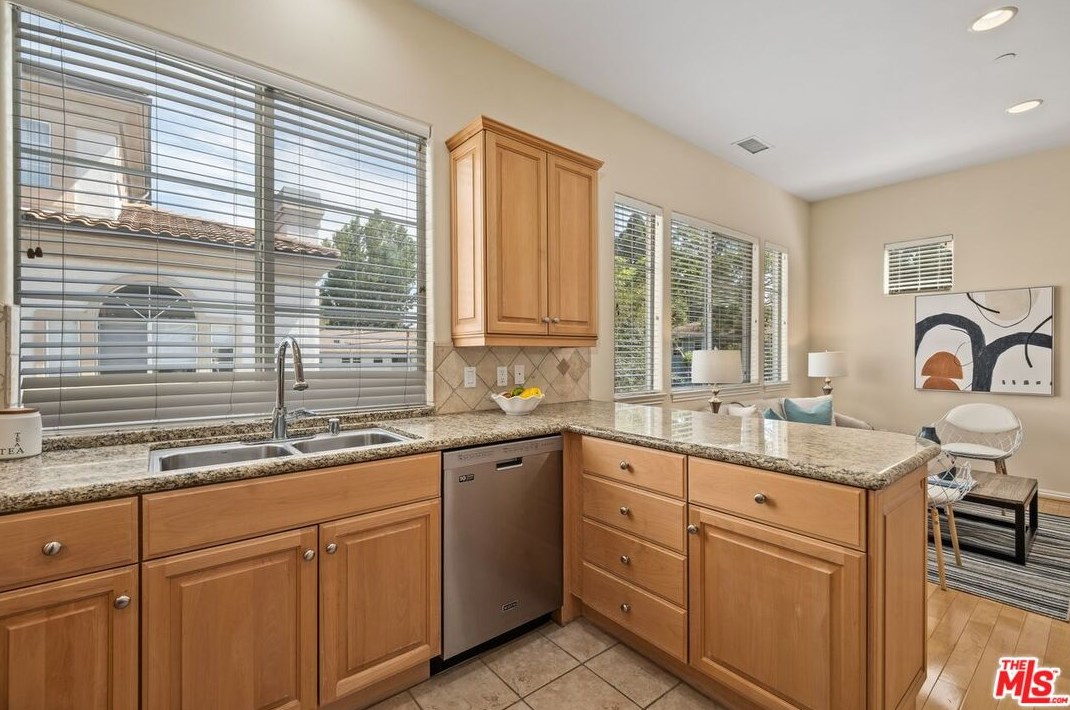 3794 Lenawee Ave, Los Angeles CA  90016-6201 exterior