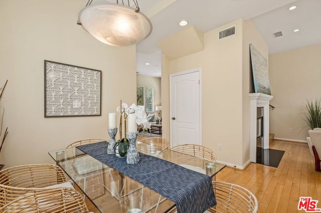 3794 Lenawee Ave, Los Angeles CA  90016-6201 exterior