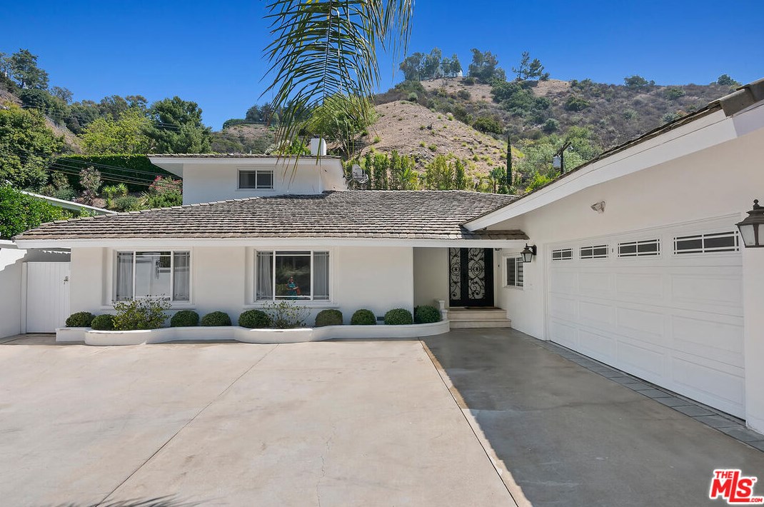 1916 San Ysidro Dr, Beverly Hills, CA 90210