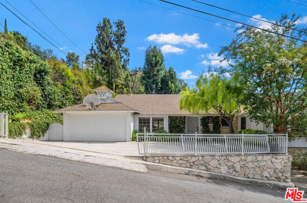 9540 Dalegrove Dr, Beverly Hills, CA 90210