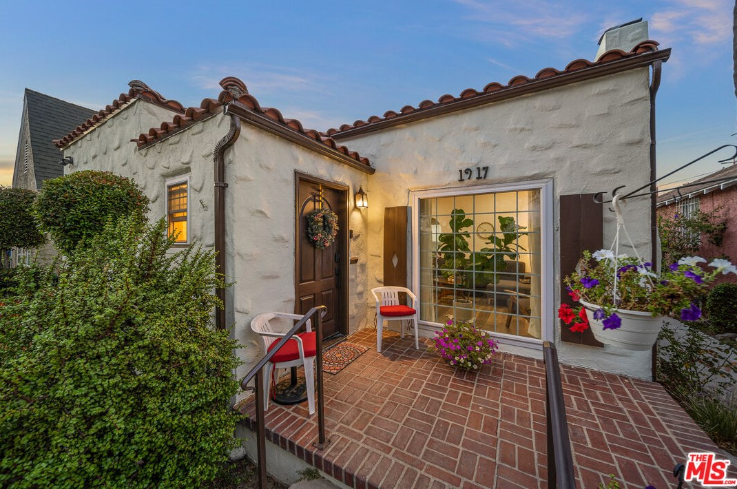 1917 64 St, Los Angeles CA 90001-2106 exterior