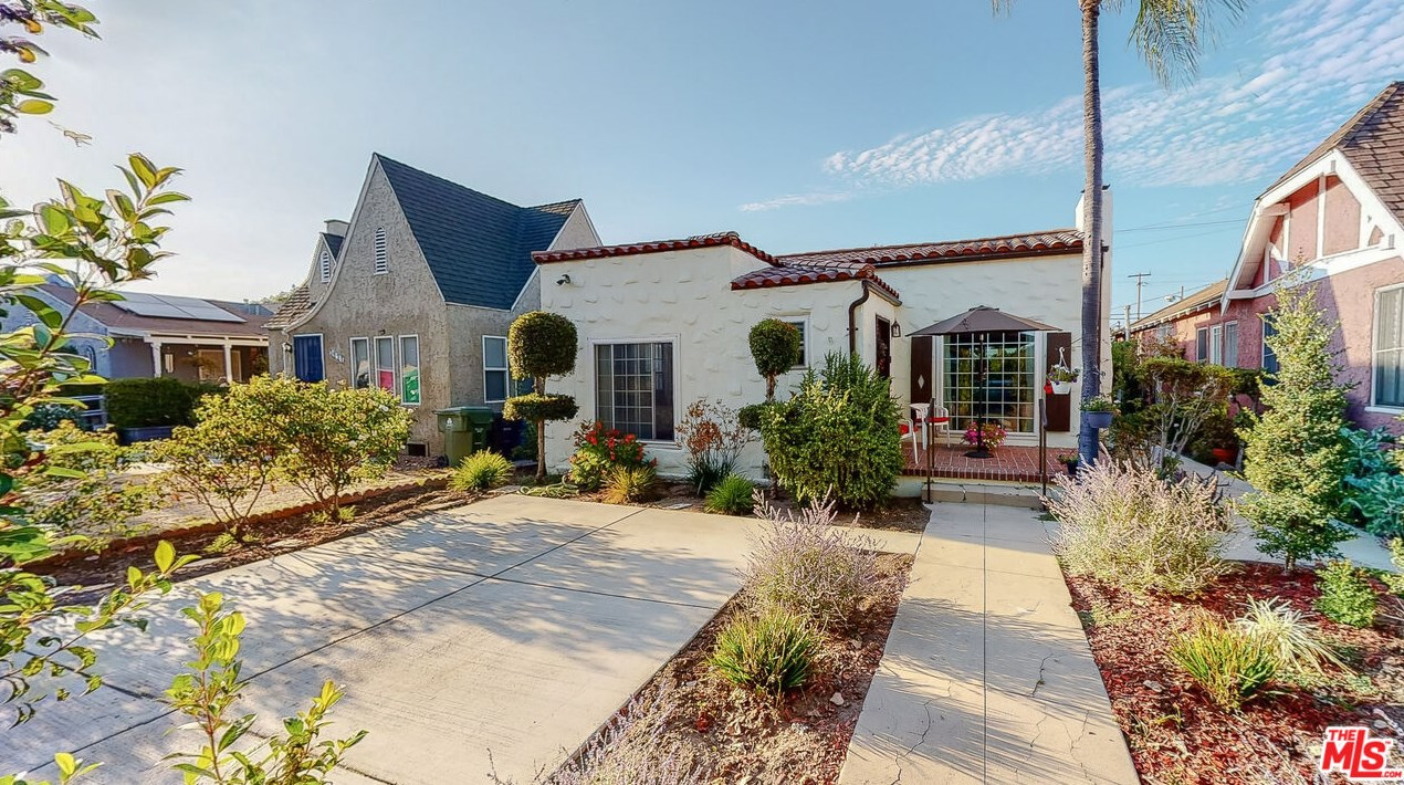 1917 64th St, Los Angeles, CA 90001-2103