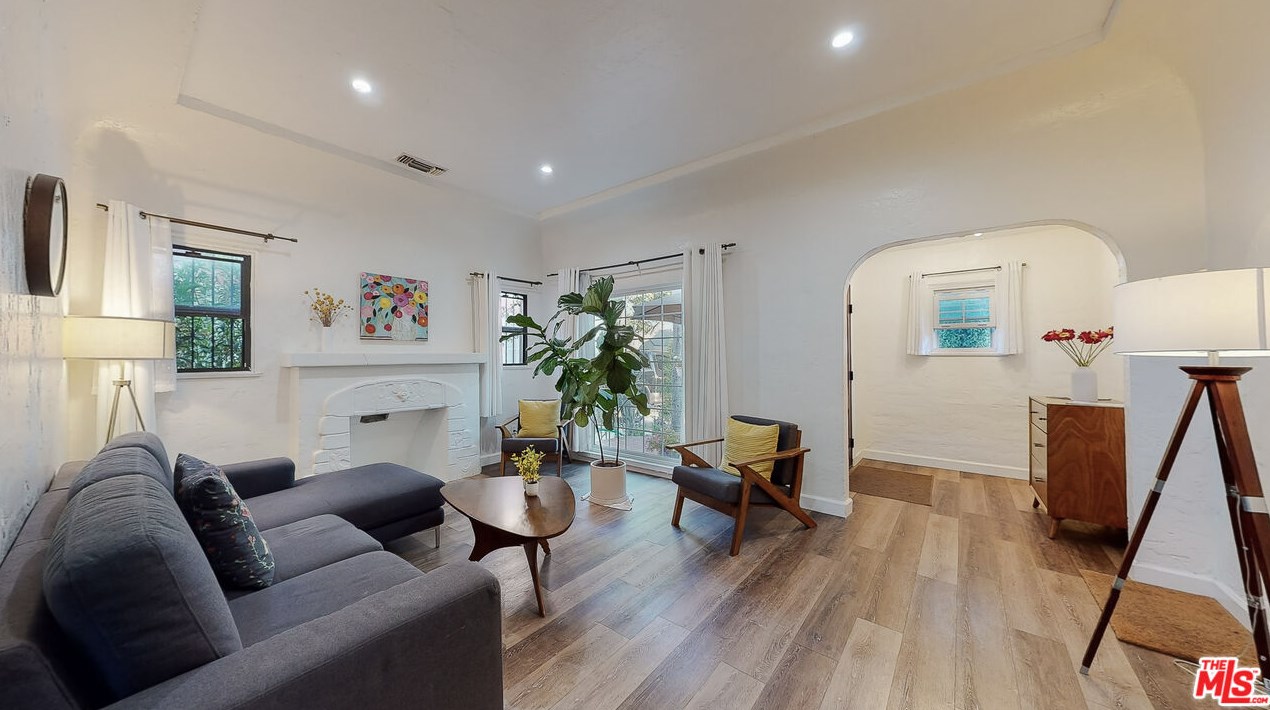 1917 64 St, Los Angeles CA 90001-2106 exterior