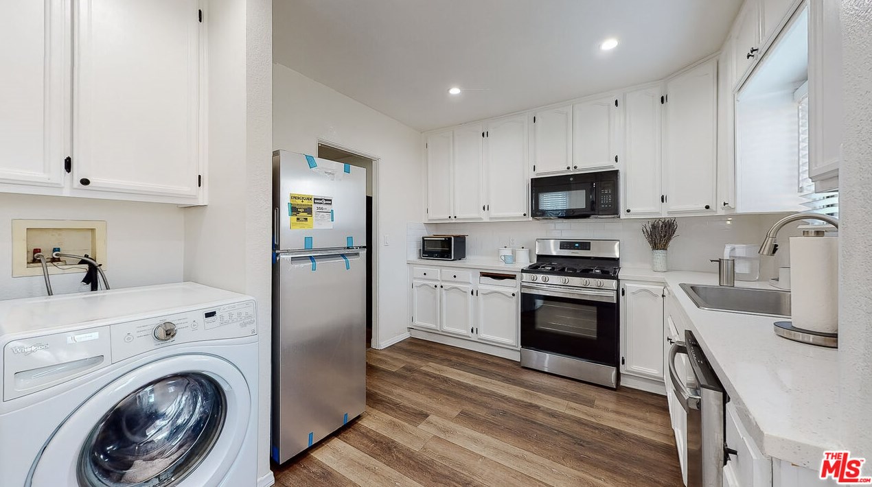 1917 64 St, Los Angeles CA 90001-2106 exterior