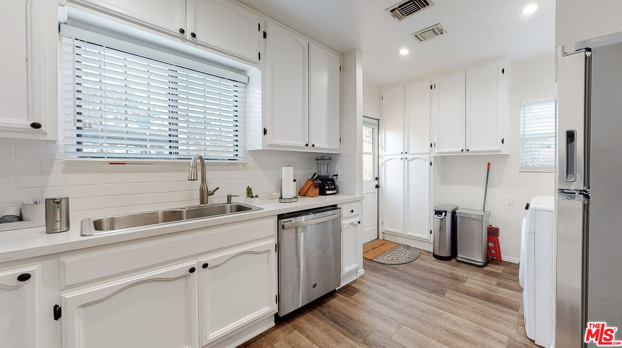 1917 64 St, Los Angeles CA 90001-2106 exterior