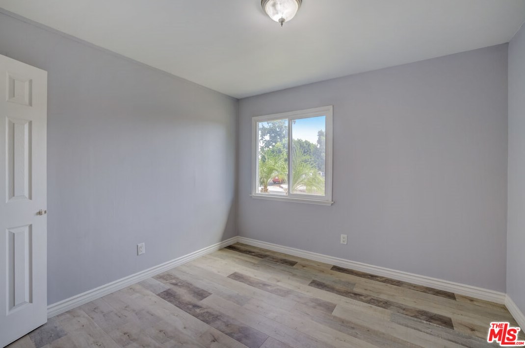 9445 Amboy Ave, Los Angeles CA  91331-4229 exterior