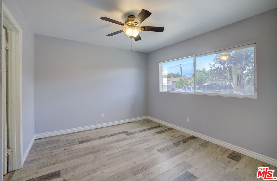 9445 Amboy Ave, Los Angeles CA  91331-4229 exterior