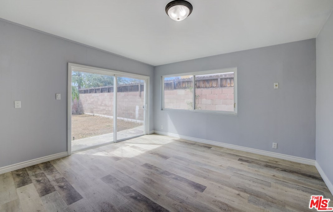 9445 Amboy Ave, Los Angeles CA  91331-4229 exterior