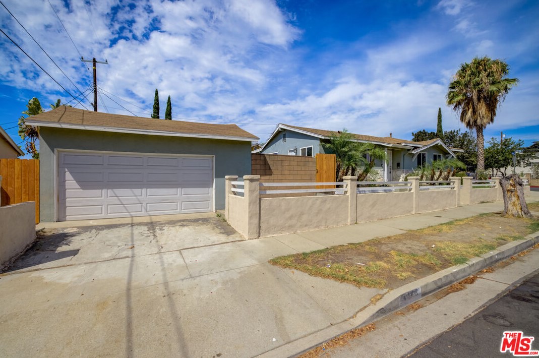 9445 Amboy Ave, Los Angeles CA  91331-4229 exterior