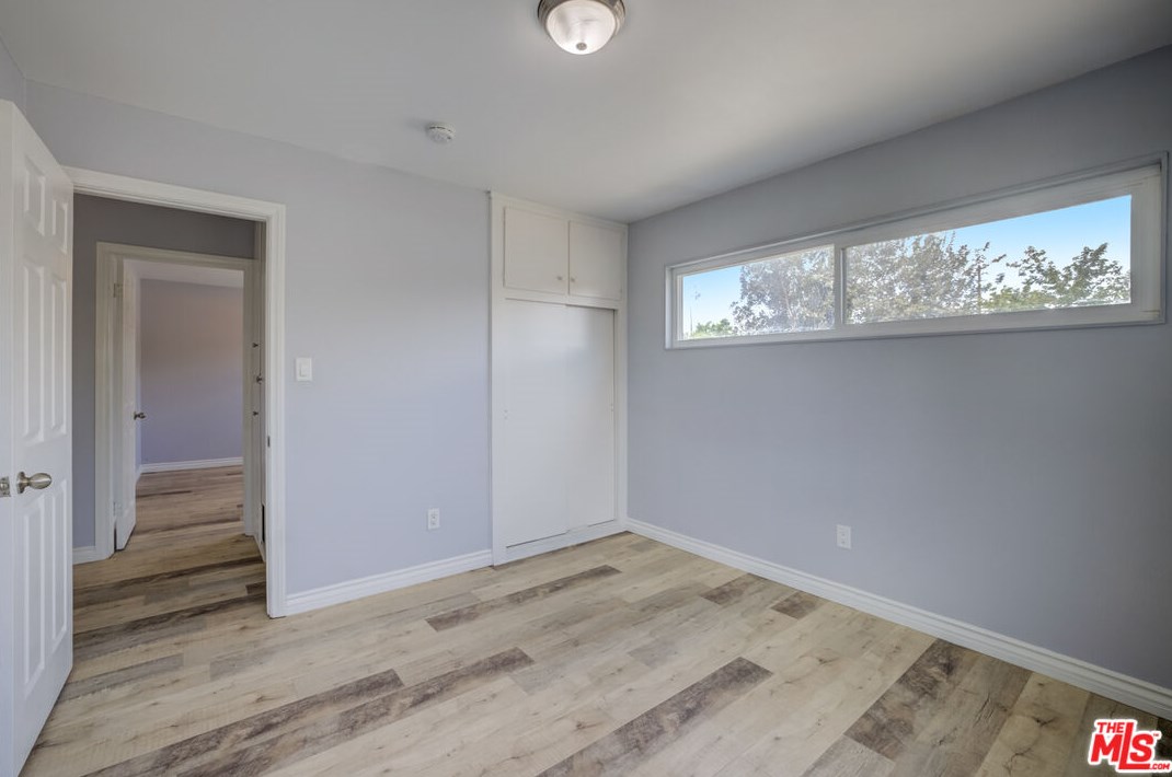 9445 Amboy Ave, Los Angeles CA  91331-4229 exterior