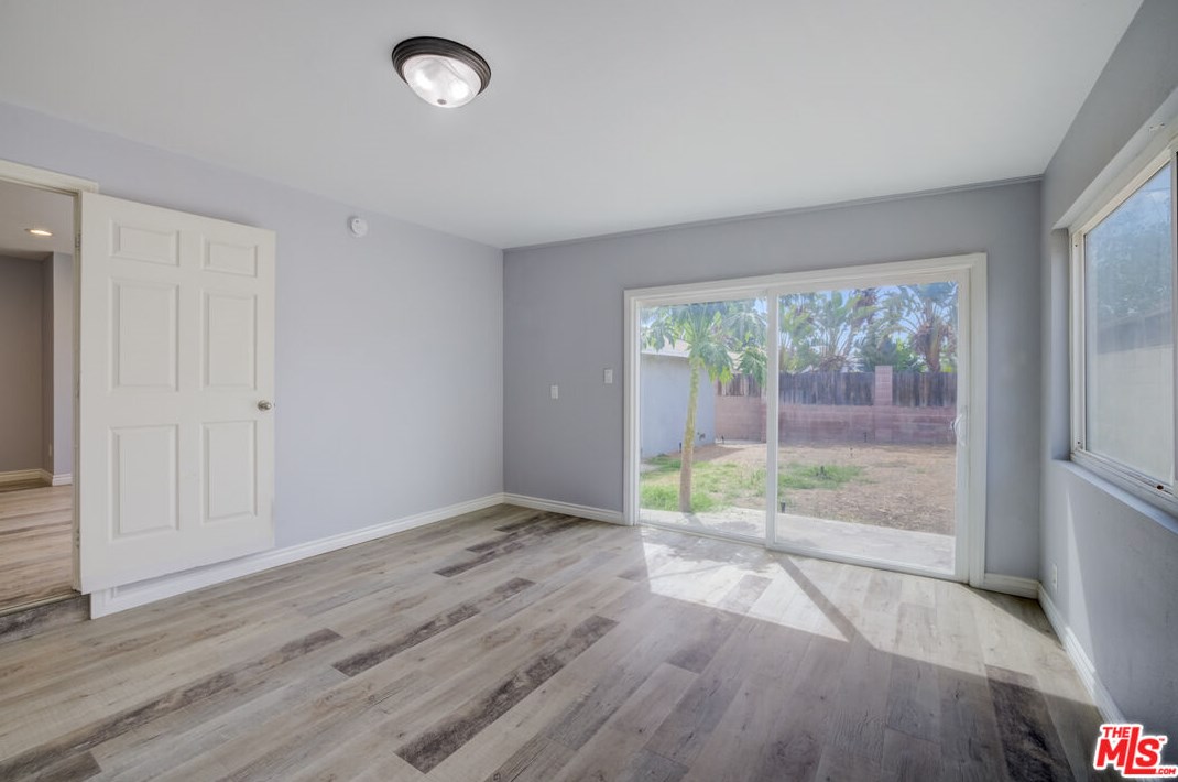 9445 Amboy Ave, Los Angeles CA  91331-4229 exterior