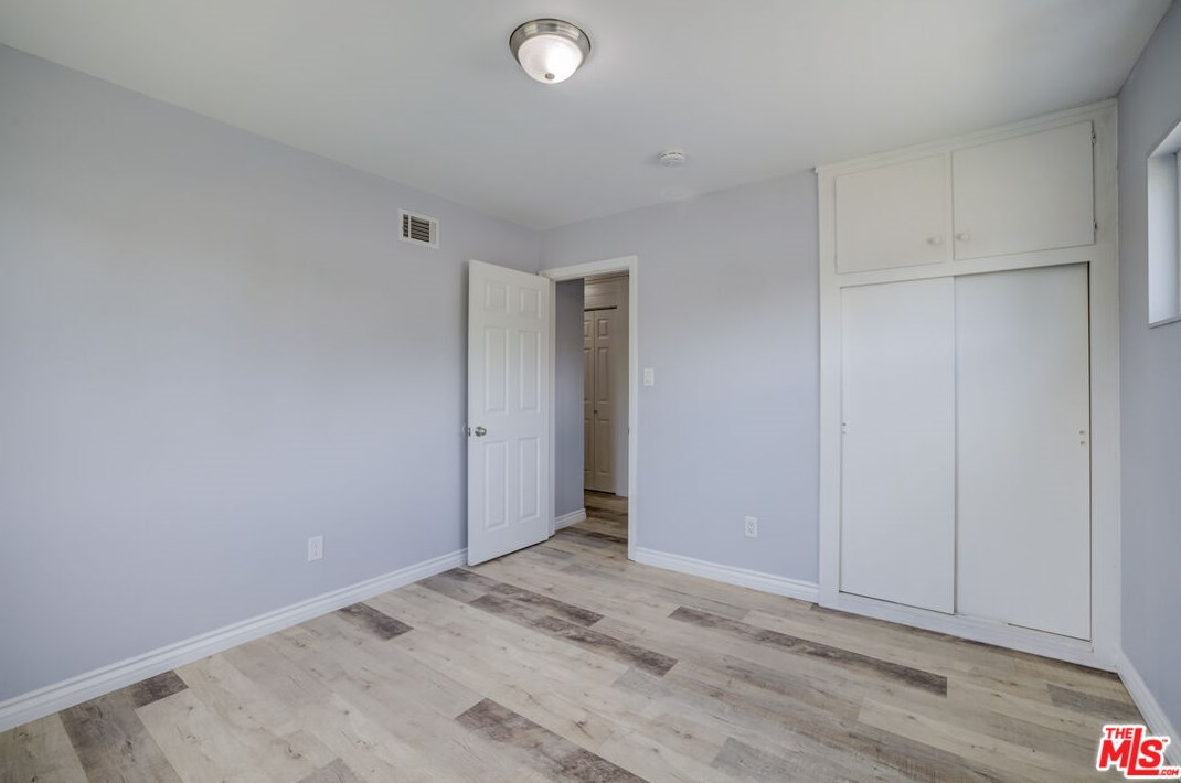 9445 Amboy Ave, Los Angeles CA  91331-4229 exterior