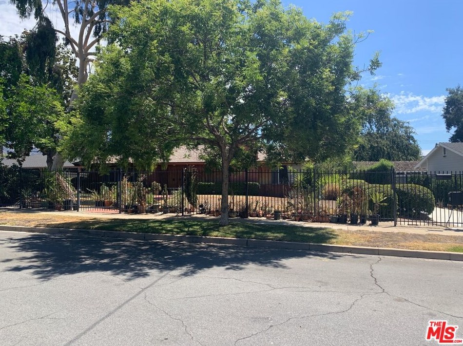 2410 Vista Laguna Ter, Pasadena, CA 91103-1021