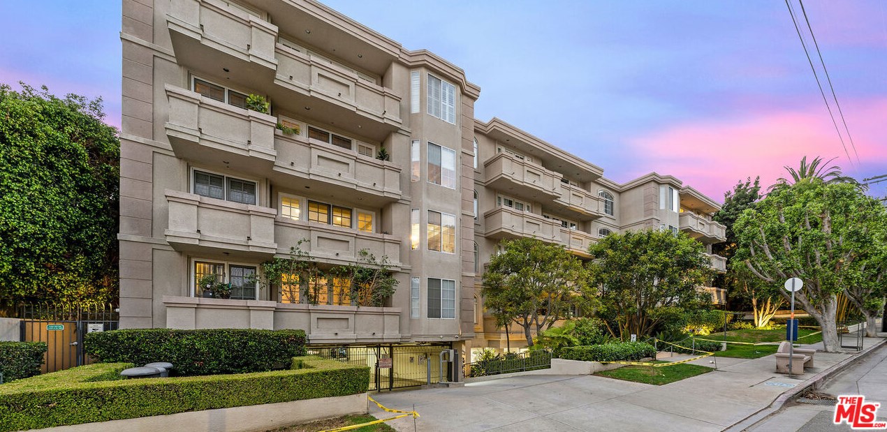 575 Barrington Ave, Los Angeles CA  90049-4313 exterior