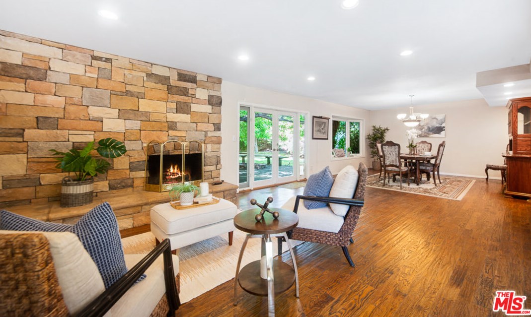 1527 Vly High Ave, Thousand Oaks CA 91362-1908 exterior