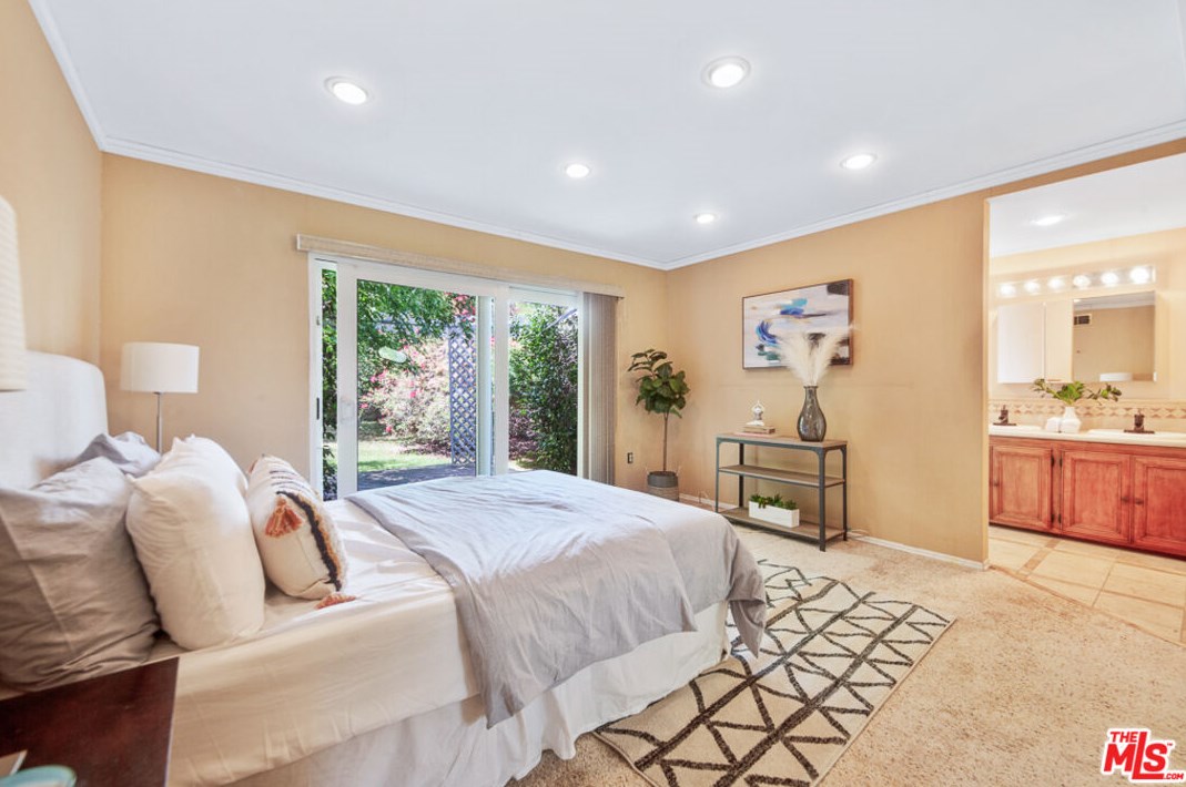 1527 Vly High Ave, Thousand Oaks CA 91362-1908 exterior