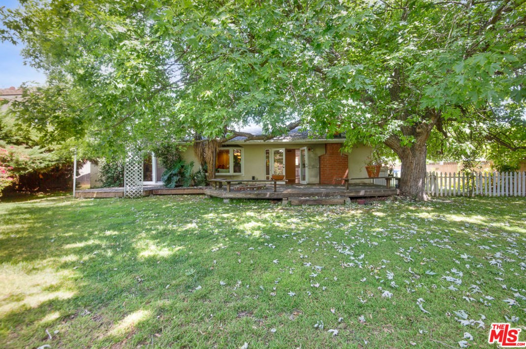 1527 Vly High Ave, Thousand Oaks CA 91362-1908 exterior