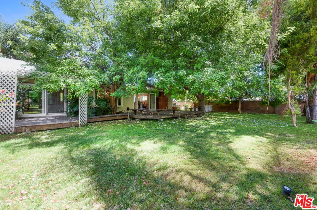 1527 Vly High Ave, Thousand Oaks CA 91362-1908 exterior