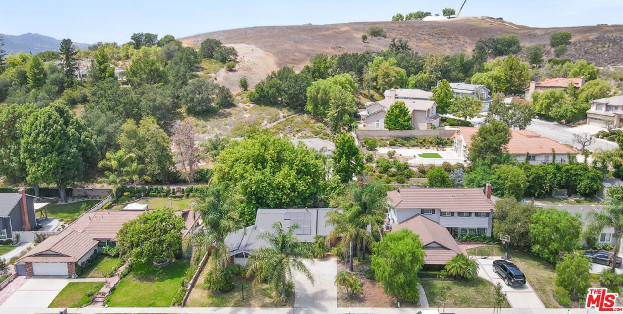 1527 Vly High Ave, Thousand Oaks CA 91362-1908 exterior