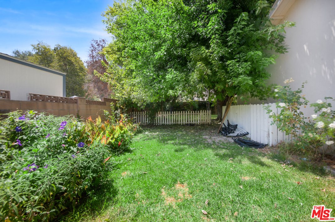 1527 Vly High Ave, Thousand Oaks CA 91362-1908 exterior