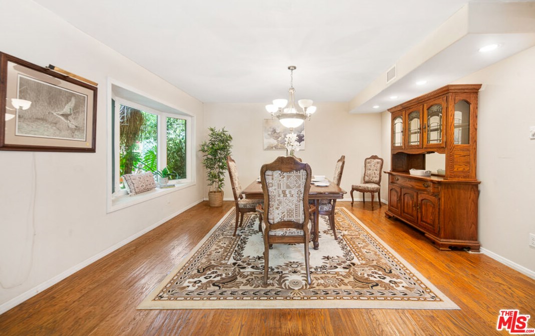 1527 Vly High Ave, Thousand Oaks CA 91362-1908 exterior