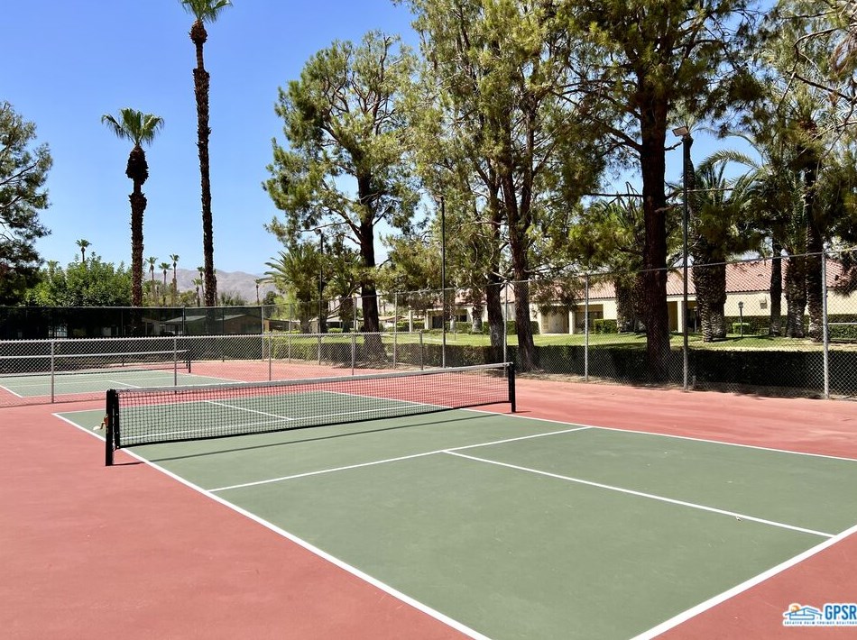 241 Settles Dr, Cathedral City CA  92234-6623 exterior