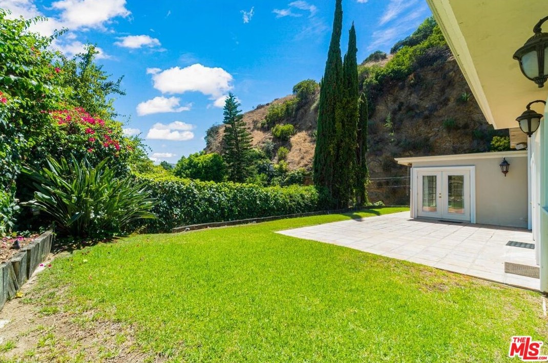 9275 Flicker Pl, Los Angeles, CA 90069-1726