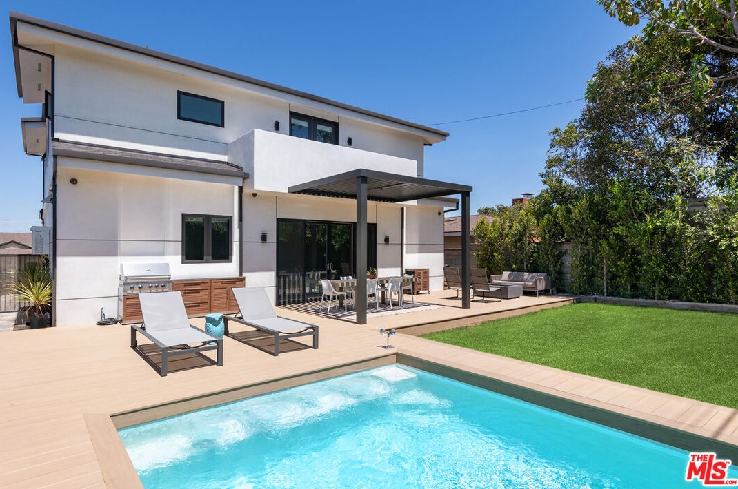 6562 Firebrand St, Los Angeles CA  90045-1211 exterior