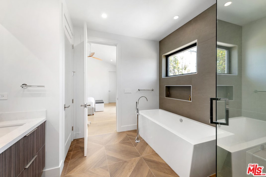 6562 Firebrand St, Los Angeles CA  90045-1211 exterior